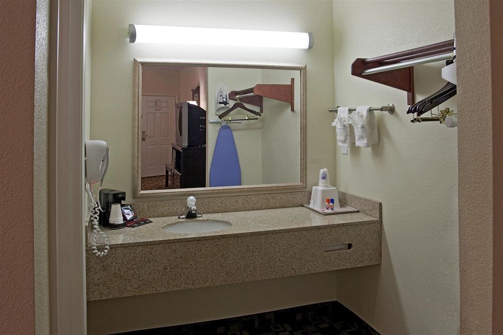 Americas Best Value Inn Byhalia Room photo